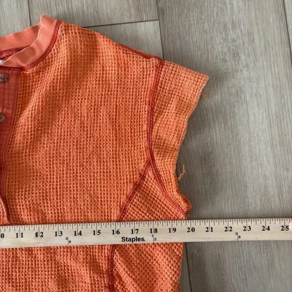 URBAN OUTFITTER'S BDG Waffle Textured Henley Crop Top Buttons Orange Size Small - Picture 5 of 5